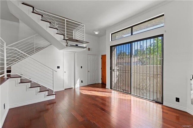 Building Photo - Gorgeous NOHO Townhome for Rent