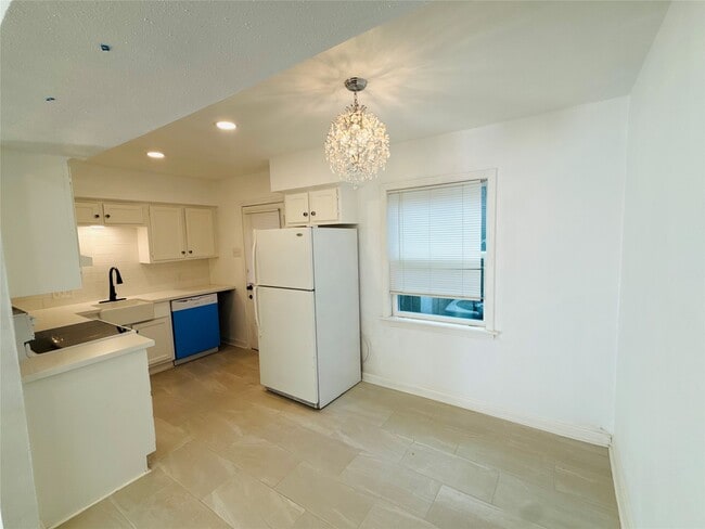 Building Photo - 1848 Portsmouth St Unit 3