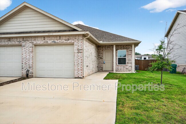 Building Photo - 2813 Peony Dr Rental