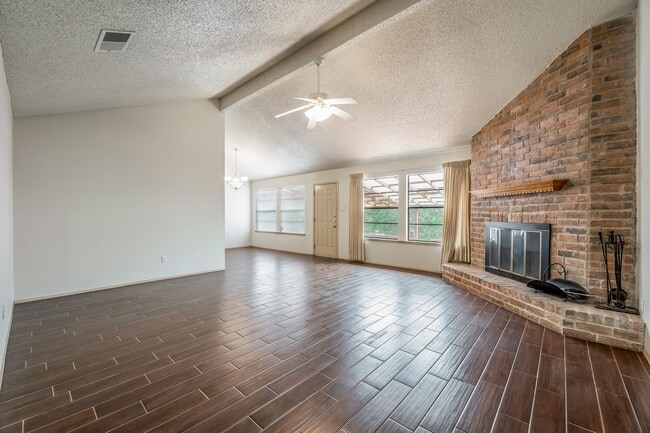 Photo - Charming Cottage in North Park Estate - Prime Location!