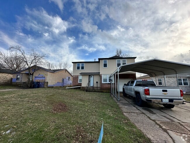 Building Photo - Newly Remodeled 4 Bed, 1 Bath Upstairs Uni... Rental