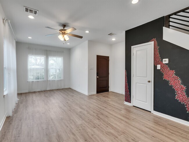 Photo - 3536 Rebecca St