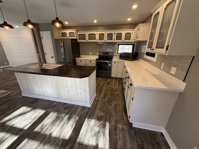 Photo - 2004 1st Ave S