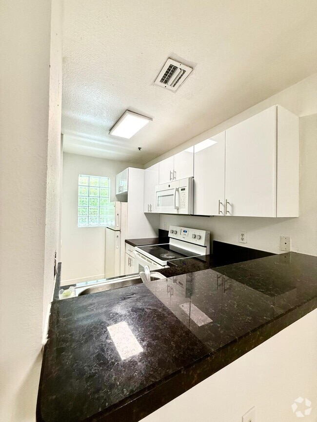 Building Photo - 1043 NW 4th St Unit #8 Rental