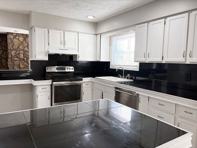 Photo - Spacious & Unique Contemporary Home – Perfect for Entertaining and Family Living!