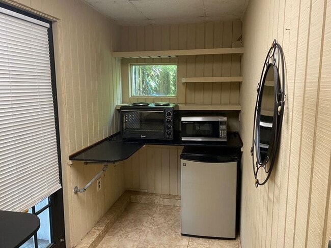 Photo - Affordable Efficiency Unit Available! Great Location Adjacent to College Park!