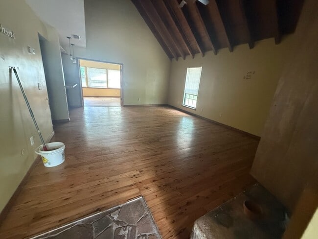 Photo - 302 Bernard Rd