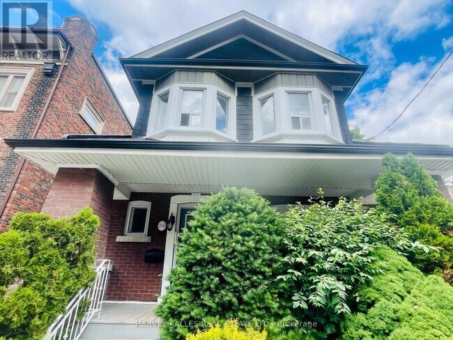 Photo - 218 Heath St W Unité 2nd floor