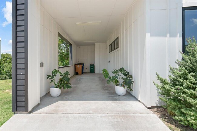 Photo - 3807 E 51st St Unidad 3