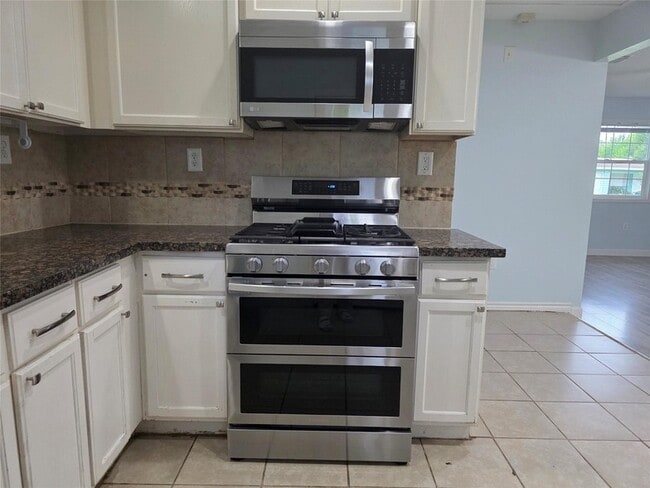 Photo - 209 Franlee St