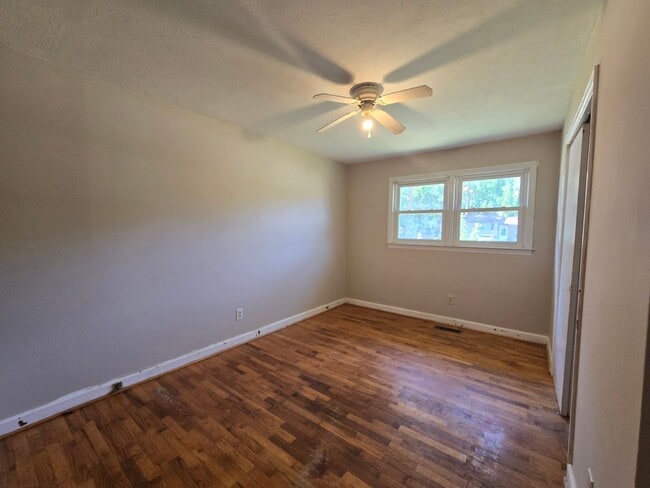 Photo - 5206 Shagbark Rd