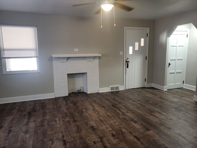 Photo - Newly renovated 3 bedroom house in Brookli...