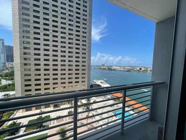 Building Photo - 335 S Biscayne Blvd Unit 1606