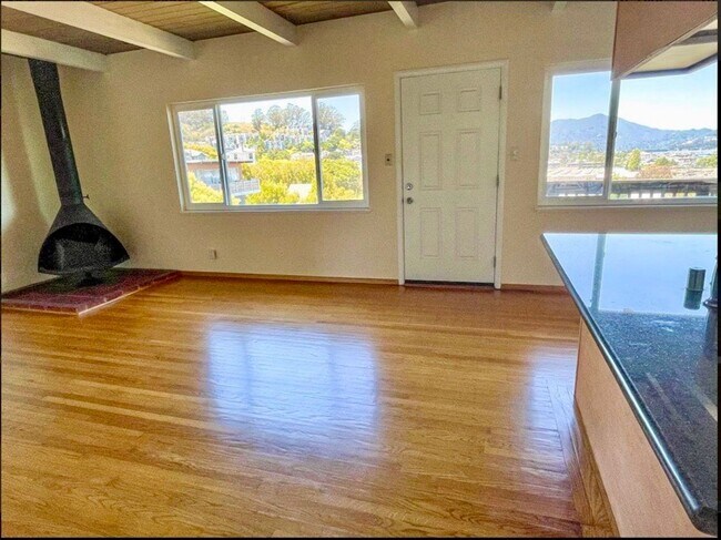 Photo - New: 2Bd Water View Flat in Sausalito Unit 4
