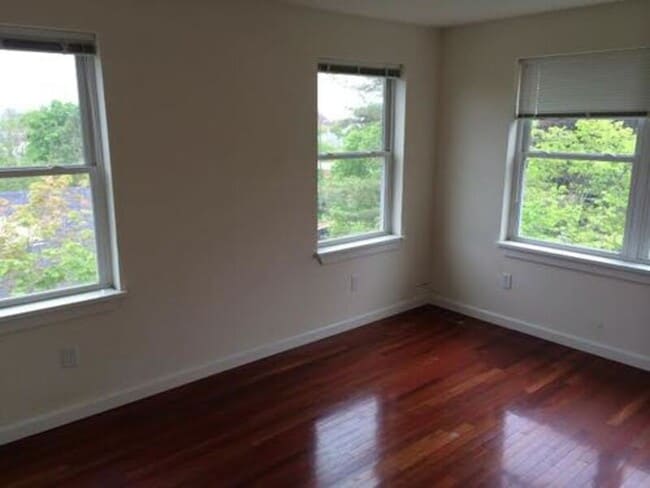 323-325 College Street, Unit 7