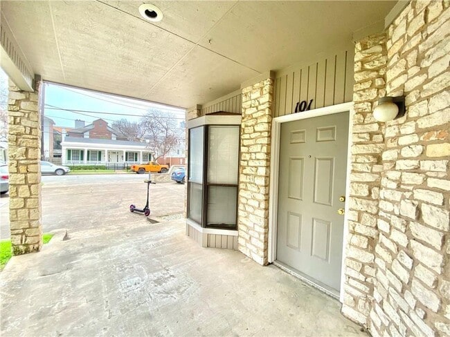 Building Photo - 2604 Salado St Unit 101 Rental