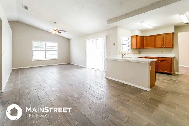 Photo - 257 Churchill Ct