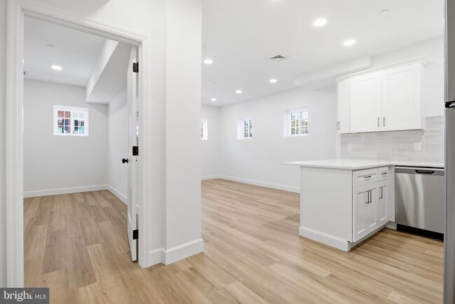 Building Photo - 21 W Front St Unit 1B