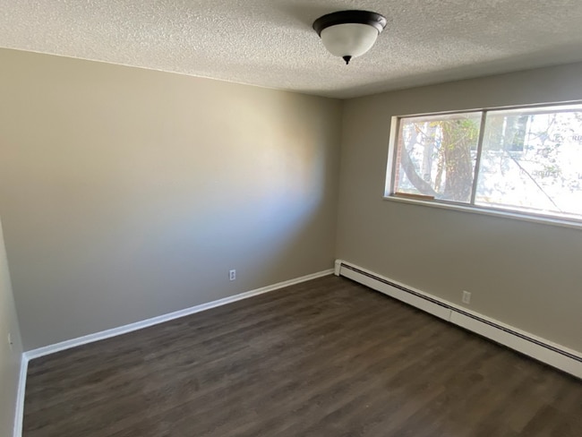 Photo - 826 Emery St