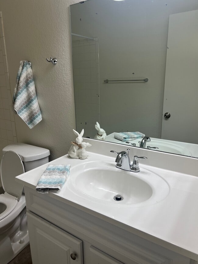 Hall Bathroom - 8257 W Santa Cruz Blvd Unit 2
