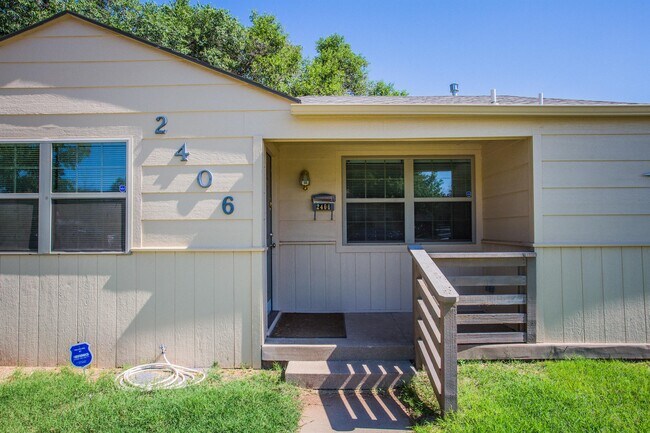 Photo - 2406 31st St