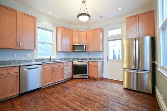 Photo - 1240 Sanchez St