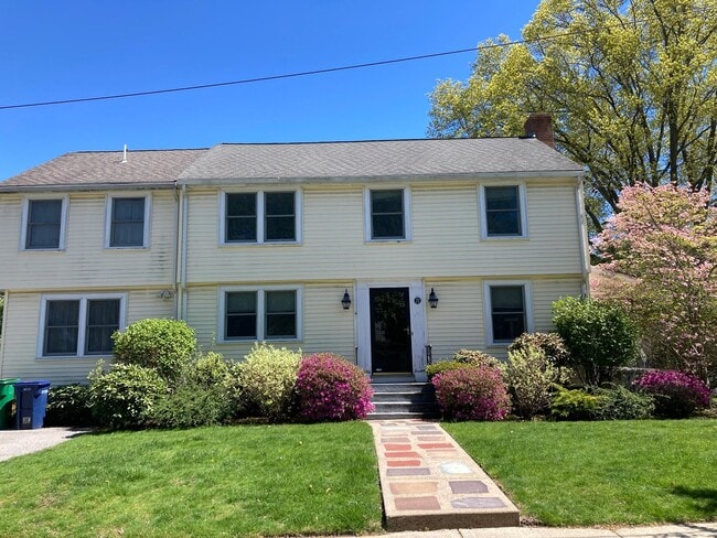Building Photo - Large single family in Newton