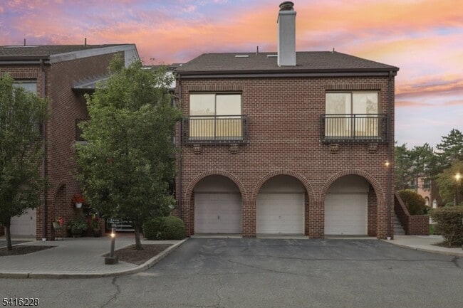 Building Photo - 5 Millay Ct