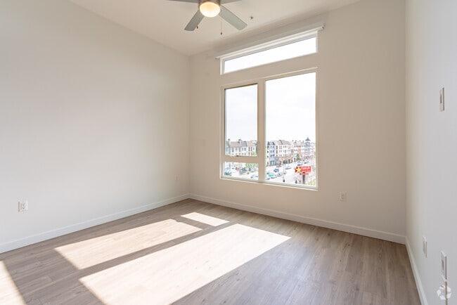 1BR, 1BA - 720SF