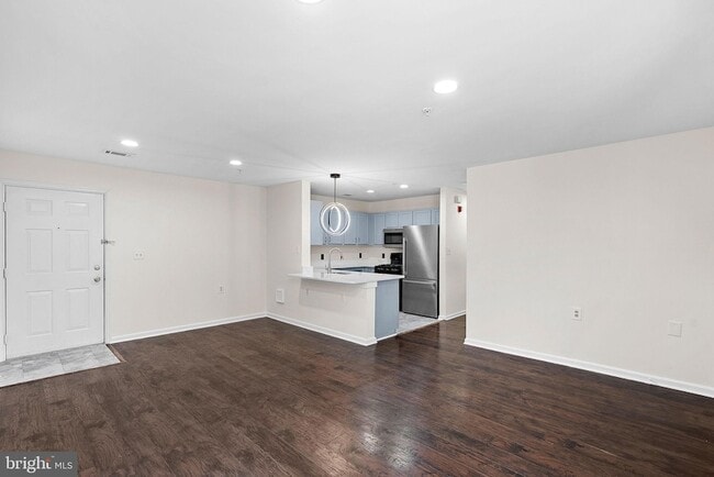 Photo - 673 Constellation Square SE