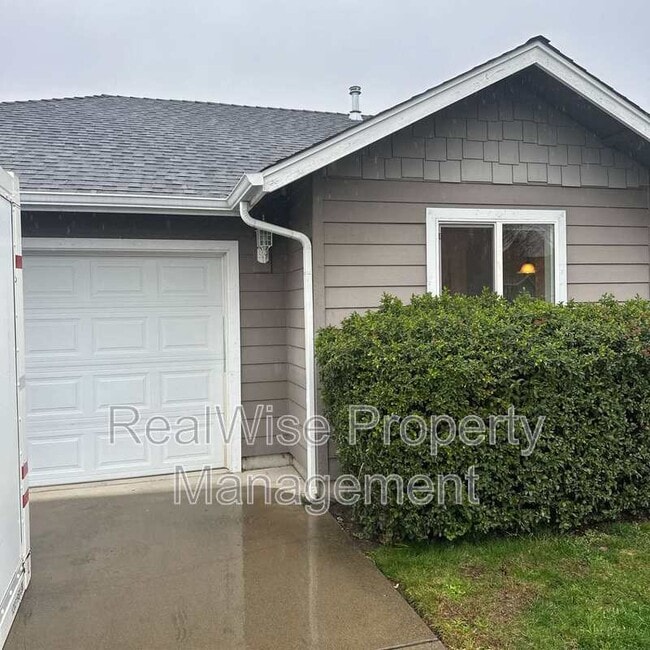 Photo - 1223 SW Sun Glo Dr