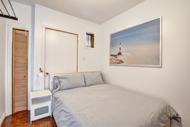 Building Photo - 3953 Rue De Bullion Unit 3951