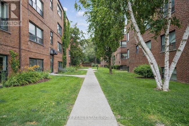 Photo - 3015 Queen St E Unité F12