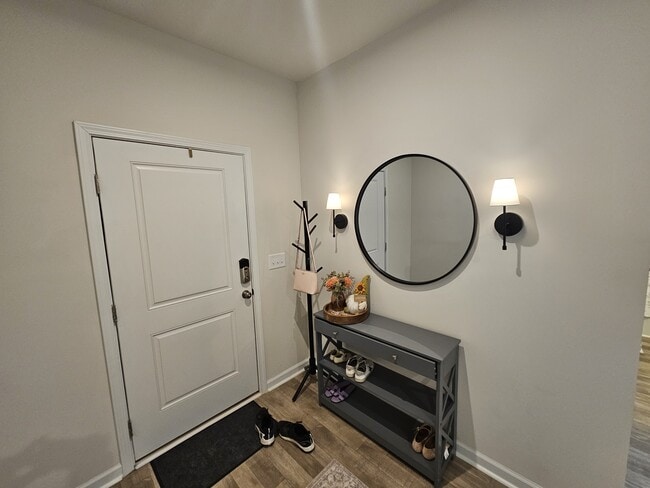 Photo - 698 Oak Br Pl