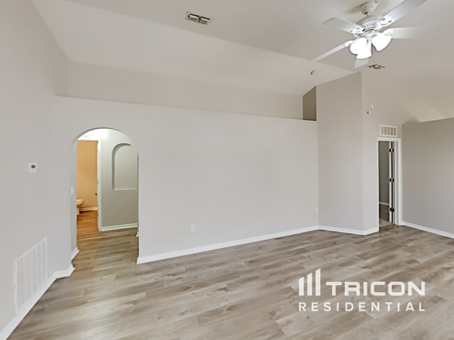 Photo - 921 Brenton Leaf Dr