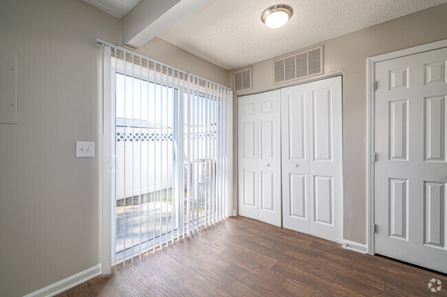 2BR, 1.5BA - 817SF - Dinning Room