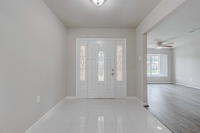 Photo - 5622 Valkeith Dr