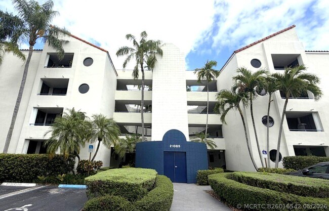 Building Photo - 21085 NE 34th Ave Unit 404-1
