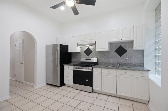 Photo - 1609 N Wood St Unit # 01