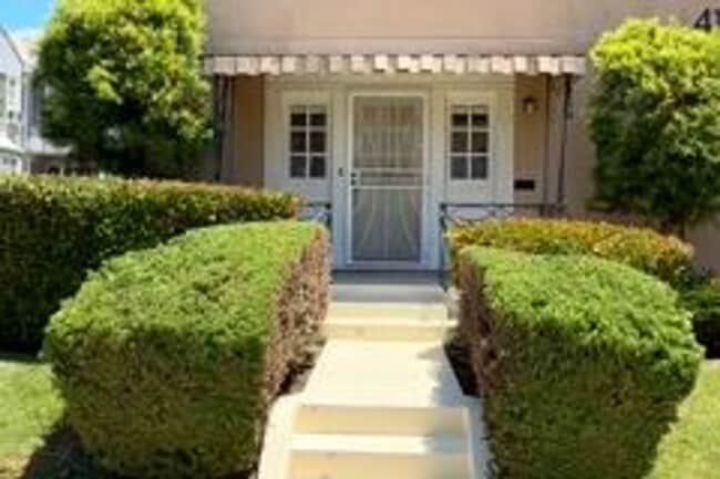 Building Photo - Now Leasing – Walk to UCLA from This Westw... Unit 420 Rental