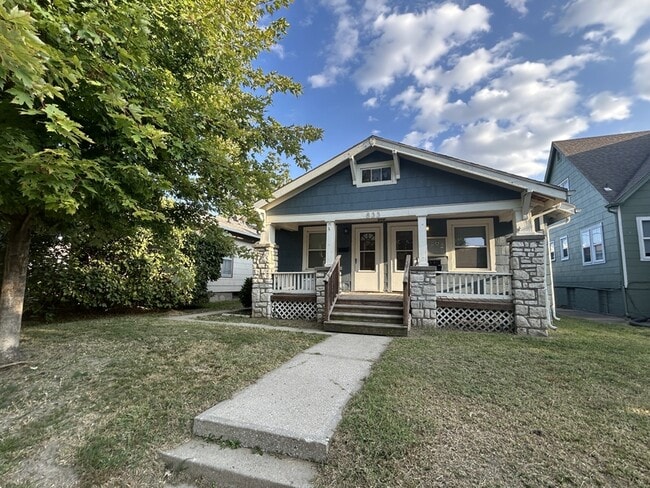 Photo - 833 E 21st Ave