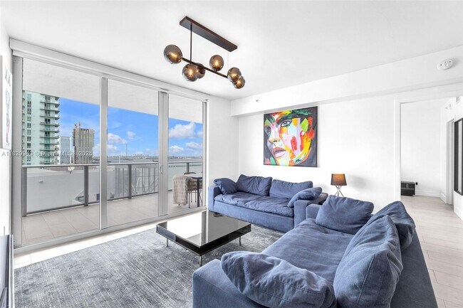 Photo - 488 NE 18th St Unidad 4311