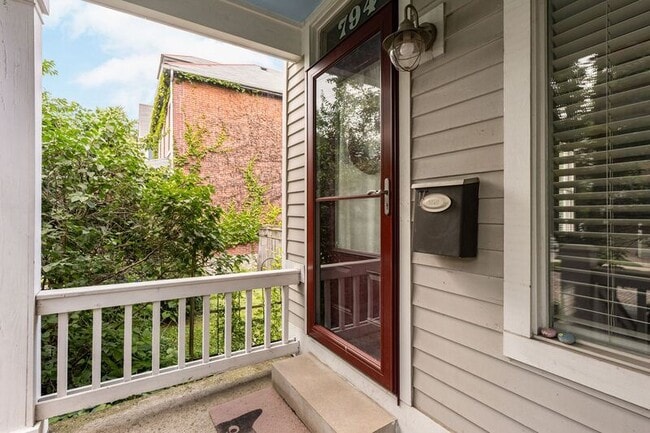 Photo - 794 Hamlet St