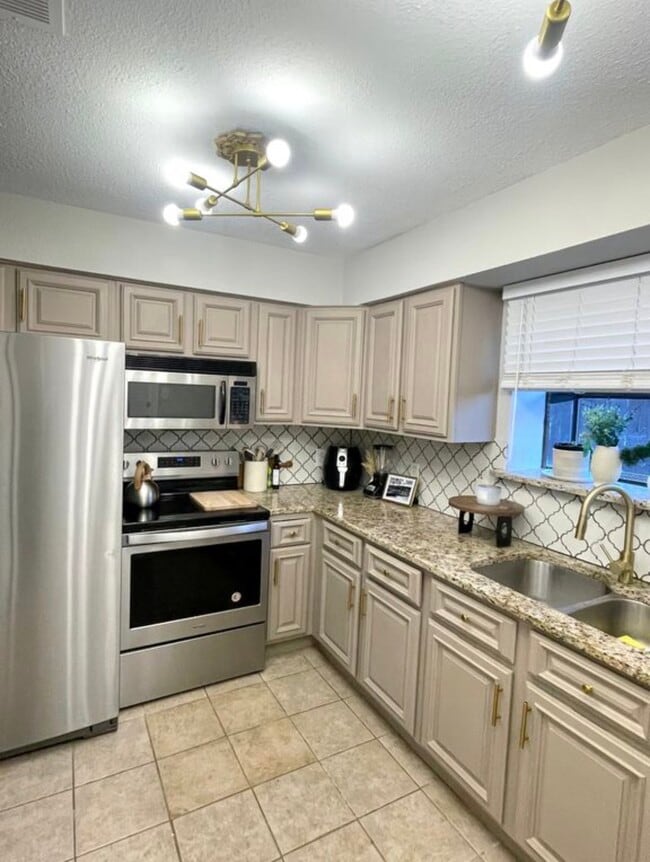 Building Photo - 4748 Old Bent Tree Ln Unit 701