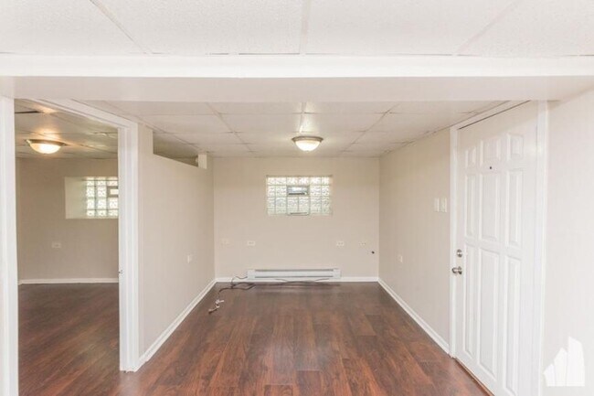 Building Photo - 1 bedroom in Chicago IL 60618 Unit BE Rental