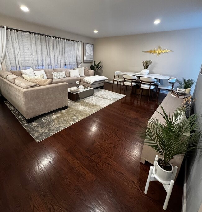 Building Photo - 32 Oil Mill Rd Unit 22