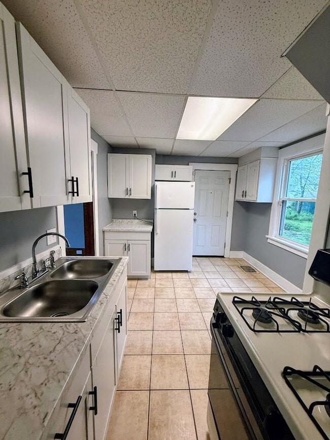 Photo - Three bedroom one bathroom home for rent