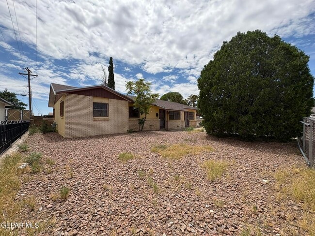 Photo - 4900 Debeers Dr