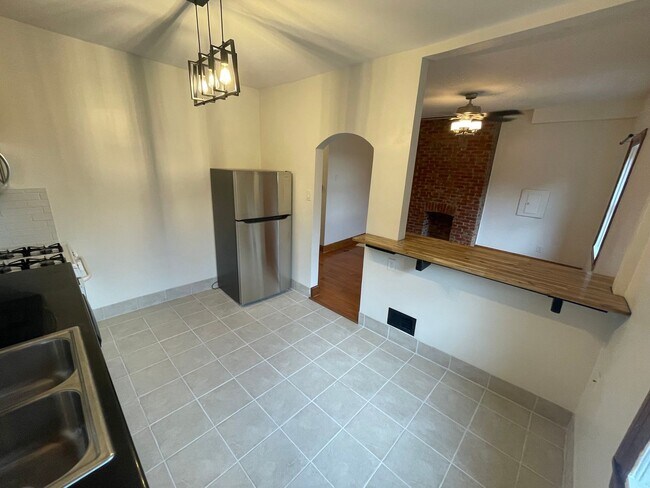 Photo - 3 Unit Apartment Building in the Heart of the Bellevue area of Pittsburgh Unit Apt 2