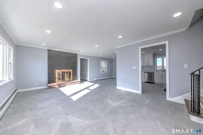 Photo - 206 Bridgeview Pl